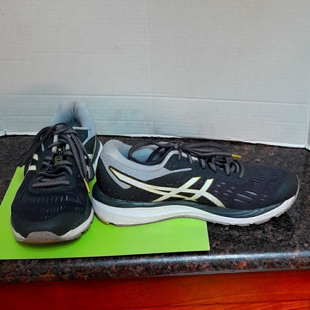 Asics Gel-Cumulus 20 Sneakers...Almost New...Size 7.5